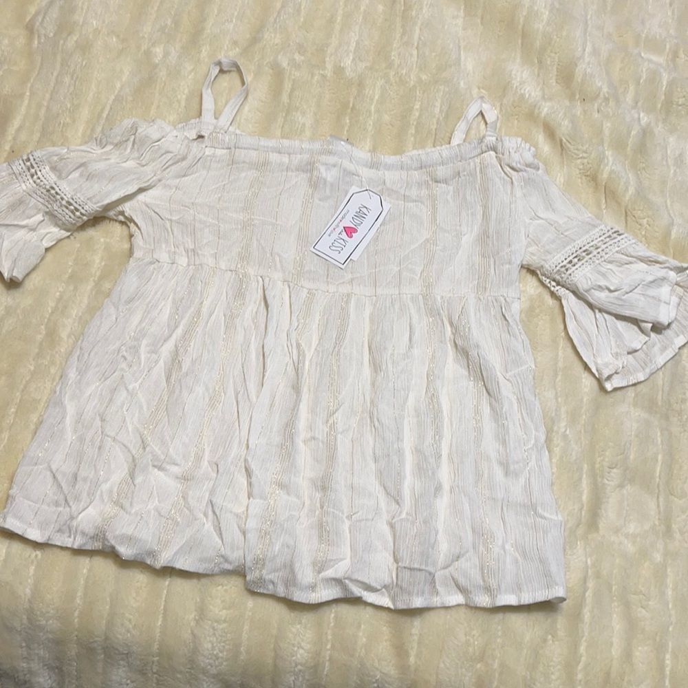 3/$25 Kandy Kisses cold shoulder top